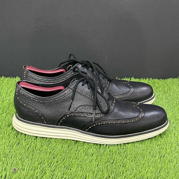 Cole Haan OriginalGrand Black Wingtips with tan dot detailing. Size 10. - Picture 6 of 12